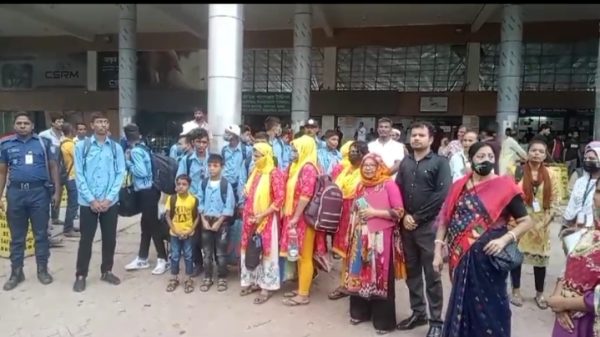 19 Bangladeshi women and children who were trafficked to India returned home after 4 years through Benapole border.